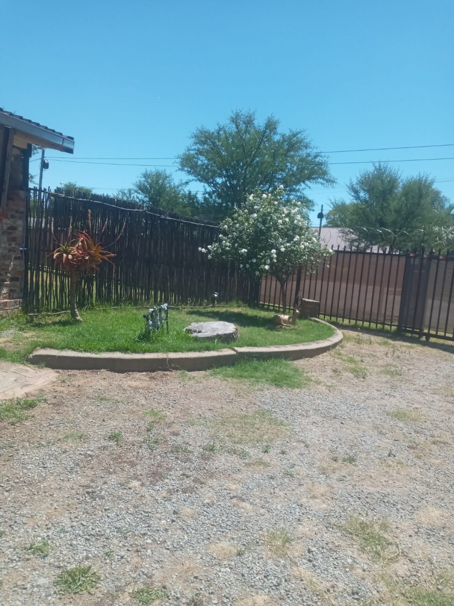 5 Bedroom Property for Sale in Odendaalsrus Free State